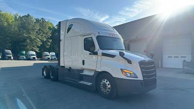 Freightliner Cascadia - 72" Raised Roof Double Bunk Sleeper, Detroit, Automatic, Battery Powered HVAC with Optimized Idle