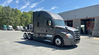 Freightliner Cascadia - 72" Raised Roof Double Bunk Sleeper w/ Lounge, Detroit, Automatic, Battery Powered HVAC with Optimized Idle