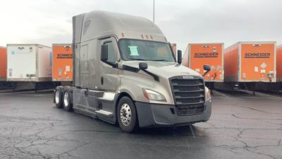 Freightliner Cascadia - 72" Raised Roof Double Bunk Sleeper, Detroit, Automatic, Battery Powered HVAC with Optimized Idle