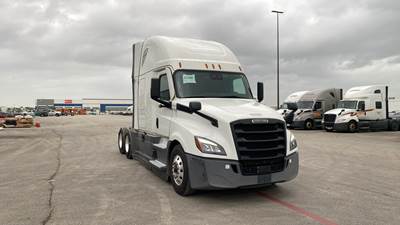 Freightliner Cascadia - 72" Raised Roof Double Bunk Sleeper, Detroit, Automatic, Battery Powered HVAC with Optimized Idle