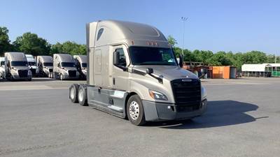 Freightliner Cascadia - 72" Raised Roof Double Bunk Sleeper, Detroit, Automatic, Battery Powered HVAC with Optimized Idle