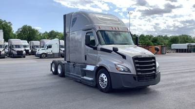 Freightliner Cascadia - 72" Raised Roof Double Bunk Sleeper, Detroit, Automatic, Battery Powered HVAC with Optimized Idle
