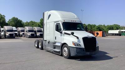Freightliner Cascadia - 72" Raised Roof Double Bunk Sleeper, Detroit, Automatic, Battery Powered HVAC with Optimized Idle