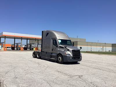 Freightliner Cascadia - 72" Raised Roof Double Bunk Sleeper, Detroit, Automatic, Battery Powered HVAC with Optimized Idle