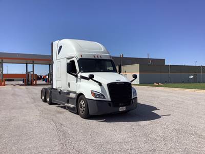 Freightliner Cascadia - 72" Raised Roof Double Bunk Sleeper, Detroit, Automatic, Battery Powered HVAC with Optimized Idle