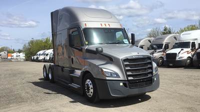 Freightliner Cascadia - 72" Raised Roof Double Bunk Sleeper, Detroit, Automatic, Battery Powered HVAC with Optimized Idle