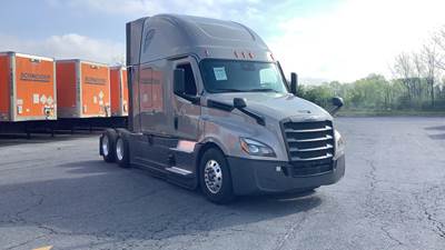 Freightliner Cascadia - 72" Raised Roof Double Bunk Sleeper, Detroit, Automatic, Optimized Idle