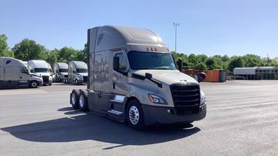 Freightliner Cascadia - 72" Raised Roof Double Bunk Sleeper, Detroit, Automatic, Optimized Idle