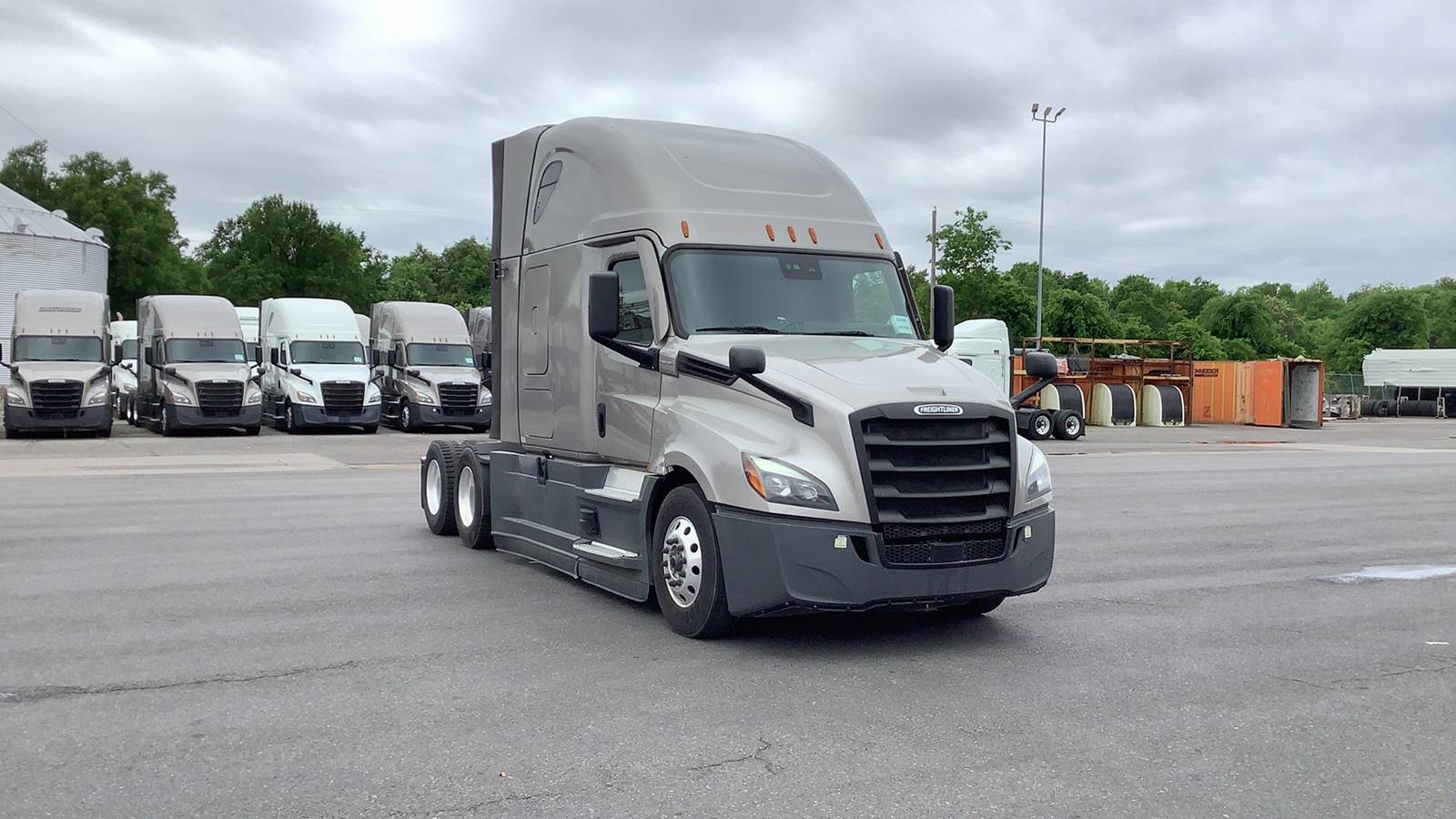 2022 Freightliner sleeper semi-truck