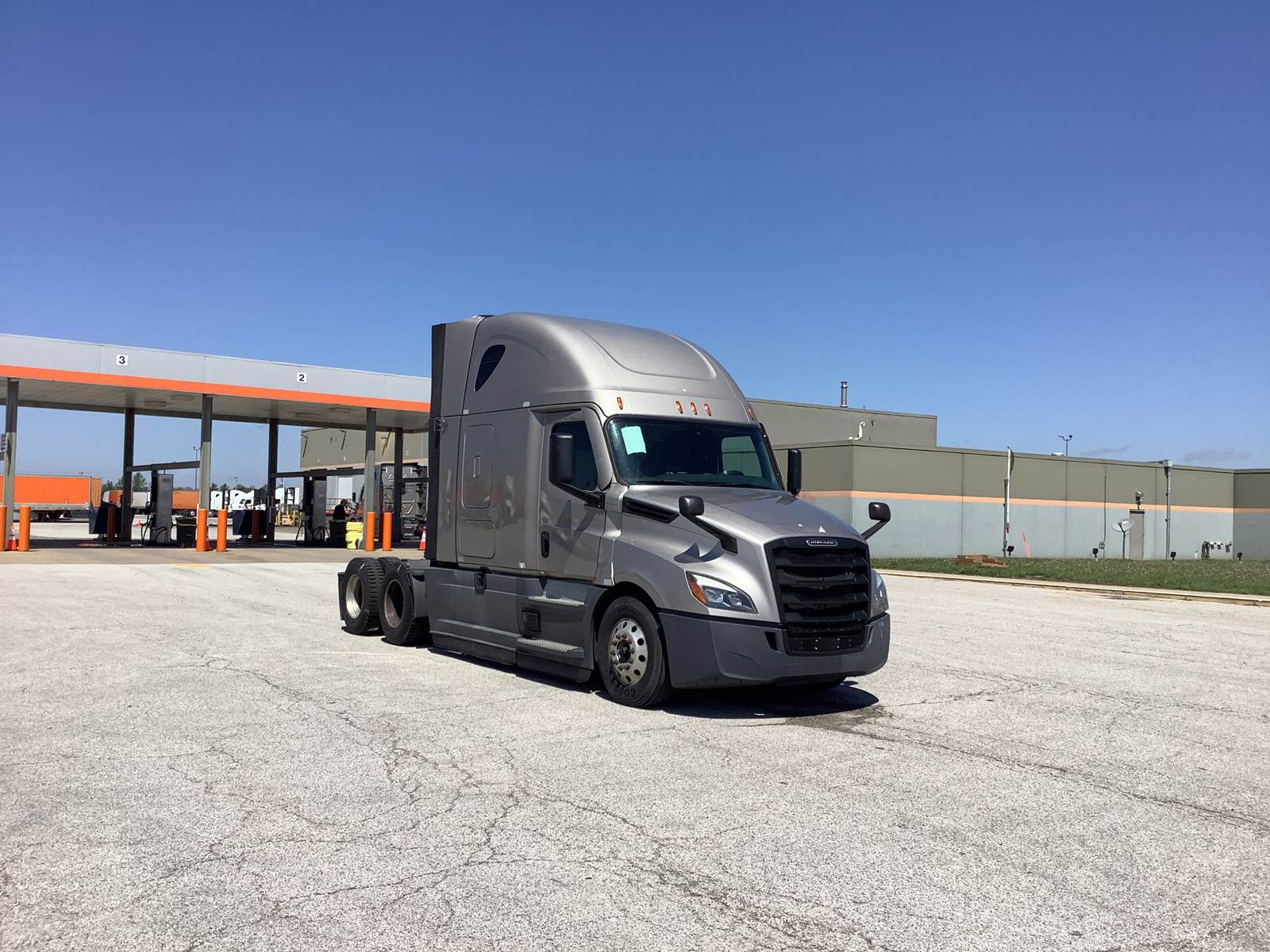 2022 Freightliner sleeper semi-truck