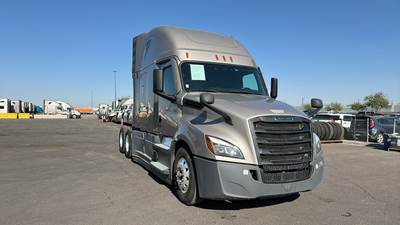 Freightliner Cascadia - 72" Raised Roof Double Bunk Sleeper, Detroit, Automatic, Battery Powered HVAC with Optimized Idle