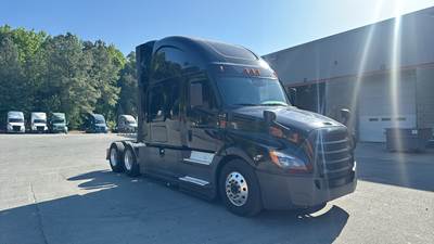 Freightliner Cascadia - 72" Raised Roof Double Bunk Sleeper, Detroit, Automatic, Optimized Idle