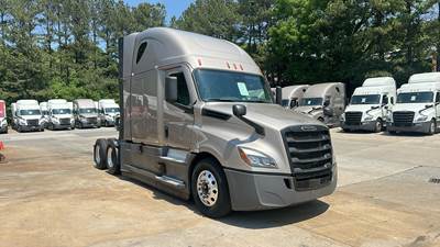 Freightliner Cascadia - 72" Raised Roof Double Bunk Sleeper, Detroit, Automatic, Battery Powered HVAC with Optimized Idle