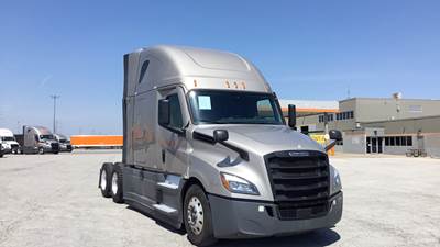Freightliner Cascadia - 72" Raised Roof Double Bunk Sleeper, Detroit, Automatic, Battery Powered HVAC with Optimized Idle
