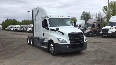 Freightliner Cascadia - 72" Raised Roof Double Bunk Sleeper, Detroit, Automatic, Battery Powered HVAC with Optimized Idle