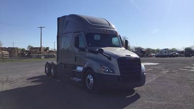 Freightliner Cascadia - 72" Raised Roof Double Bunk Sleeper, Detroit, Automatic, Battery Powered HVAC with Optimized Idle