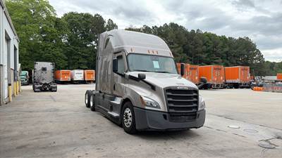 Freightliner Cascadia - 72" Raised Roof Double Bunk Sleeper, Detroit, Automatic, Battery Powered HVAC with Optimized Idle