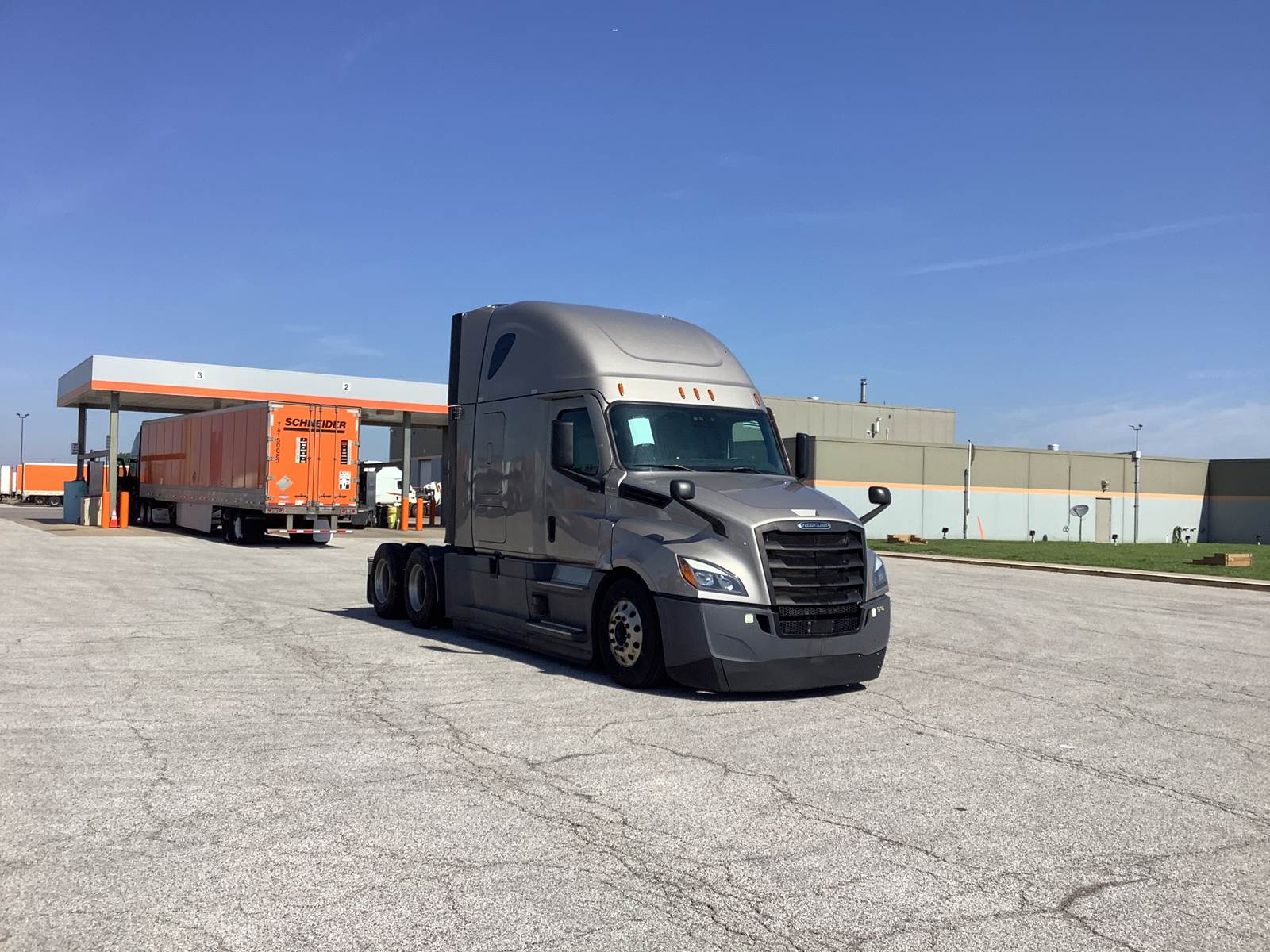 2022 Freightliner sleeper semi-truck