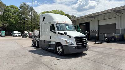 Freightliner Cascadia - 72" Raised Roof Double Bunk Sleeper, Detroit, Automatic, Battery Powered HVAC with Optimized Idle