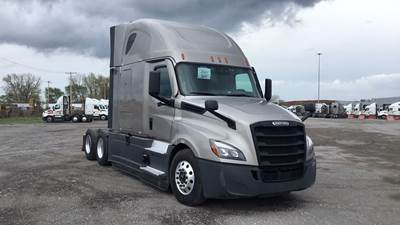 Freightliner Cascadia - 72" Raised Roof Double Bunk Sleeper, Detroit, Automatic, Optimized Idle