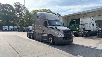 Freightliner Cascadia - 72" Raised Roof Double Bunk Sleeper, Detroit, Automatic, Battery Powered HVAC with Optimized Idle
