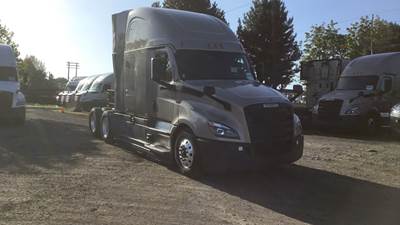 Freightliner Cascadia - 72" Raised Roof Double Bunk Sleeper, Detroit, Automatic, Battery Powered HVAC with Optimized Idle