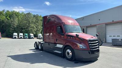 Freightliner Cascadia - 72" Raised Roof Double Bunk Sleeper, Detroit, Automatic, TriPac APU