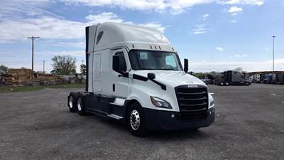 Freightliner Cascadia - 72" Raised Roof Double Bunk Sleeper, Detroit, Automatic, Battery Powered HVAC with Optimized Idle