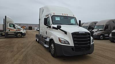 Freightliner Cascadia - 72" Raised Roof Double Bunk Sleeper, Detroit, Automatic, Battery Powered HVAC with Optimized Idle