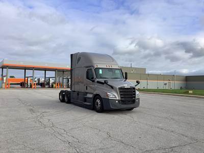 Freightliner Cascadia - 72" Raised Roof Double Bunk Sleeper, Detroit, Automatic, Battery Powered HVAC with Optimized Idle