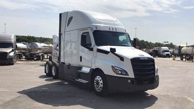 Freightliner Cascadia - 72" Raised Roof Double Bunk Sleeper, Detroit, Automatic, Battery Powered HVAC with Optimized Idle