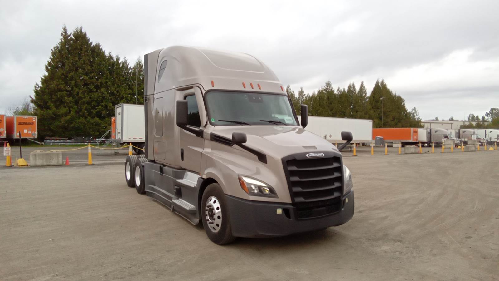 2023 Freightliner sleeper semi-truck