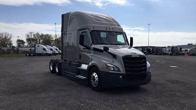 Freightliner Cascadia - 72" Raised Roof Double Bunk Sleeper, Detroit, Automatic, Battery Powered HVAC with Optimized Idle