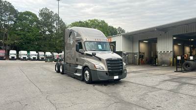 Freightliner Cascadia - 72" Raised Roof Double Bunk Sleeper, Detroit, Automatic, Optimized Idle