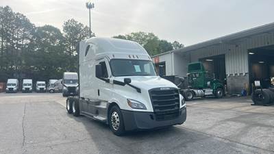 Freightliner Cascadia - 72" Raised Roof Double Bunk Sleeper, Detroit, Automatic, Battery Powered HVAC with Optimized Idle