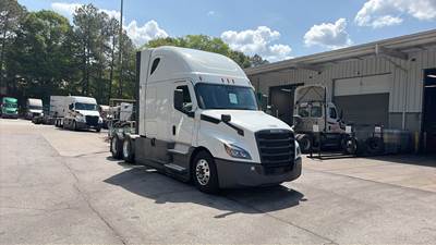 Freightliner Cascadia - 72" Raised Roof Double Bunk Sleeper, Detroit, Automatic, Battery Powered HVAC with Optimized Idle