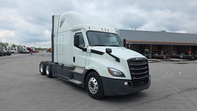 Freightliner Cascadia - 72" Raised Roof Double Bunk Sleeper, Detroit, Automatic, Battery Powered HVAC with Optimized Idle