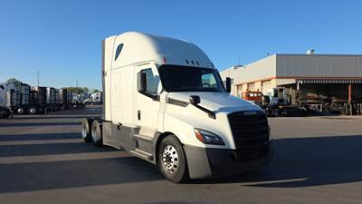 Freightliner Cascadia - 72" Raised Roof Double Bunk Sleeper, Detroit, Automatic, Battery Powered HVAC with Optimized Idle