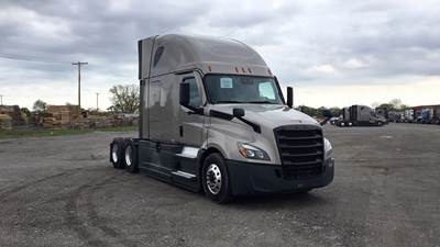 Freightliner Cascadia - 72" Raised Roof Double Bunk Sleeper, Detroit, Automatic, Battery Powered HVAC with Optimized Idle