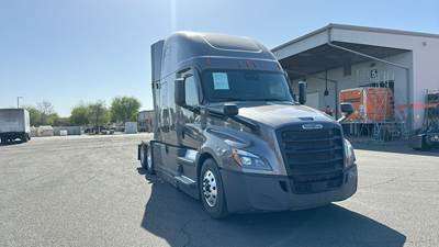Freightliner Cascadia - 72" Raised Roof Double Bunk Sleeper, Detroit, Automatic, Battery Powered HVAC with Optimized Idle