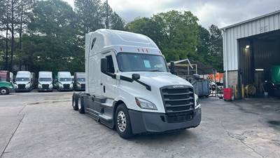 Freightliner Cascadia - 72" Raised Roof Double Bunk Sleeper, Detroit, Automatic, Battery Powered HVAC with Optimized Idle