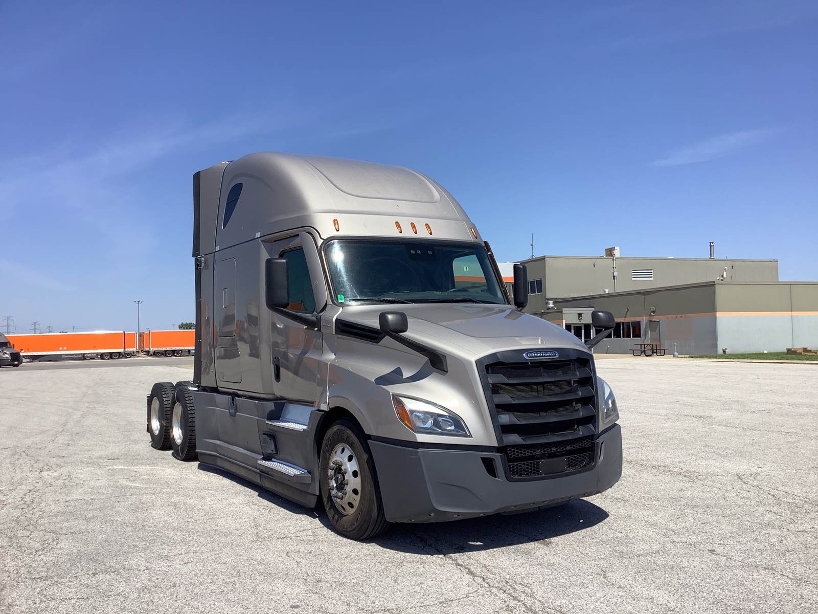 2022 Freightliner sleeper semi-truck