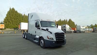 Freightliner Cascadia - 72" Raised Roof Double Bunk Sleeper, Detroit, Automatic, Battery Powered HVAC with Optimized Idle
