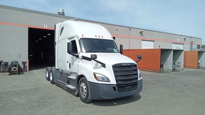 Freightliner Cascadia - 72" Raised Roof Double Bunk Sleeper, Detroit, Automatic, Battery Powered HVAC with Optimized Idle