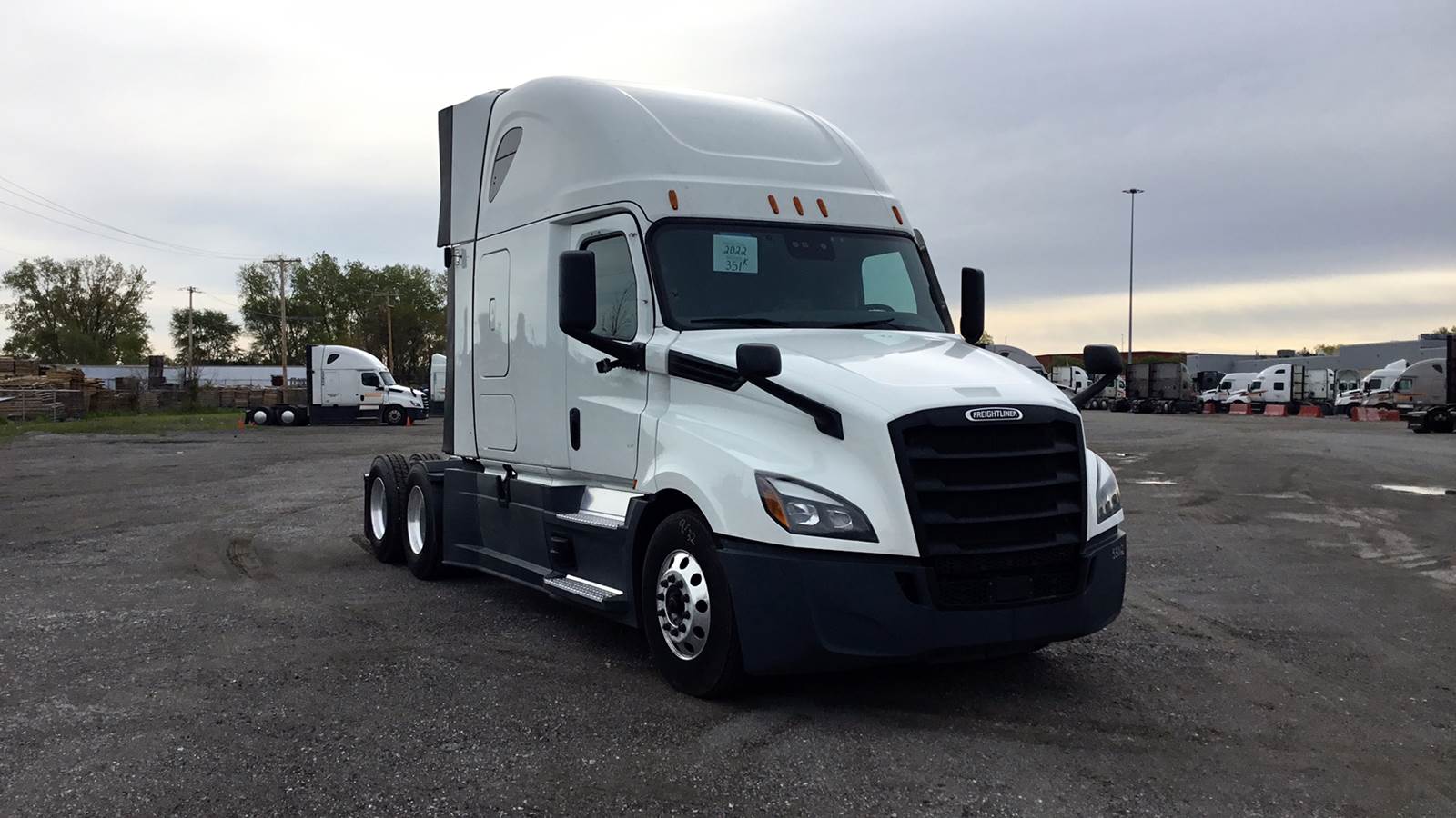 2022 Freightliner sleeper semi-truck