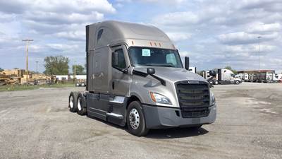 Freightliner Cascadia - 72" Raised Roof Double Bunk Sleeper, Detroit, Automatic, Battery Powered HVAC with Optimized Idle