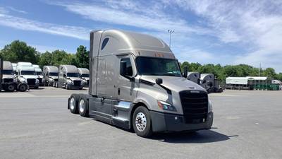 Freightliner Cascadia - 72" Raised Roof Double Bunk Sleeper, Detroit, Automatic, Optimized Idle