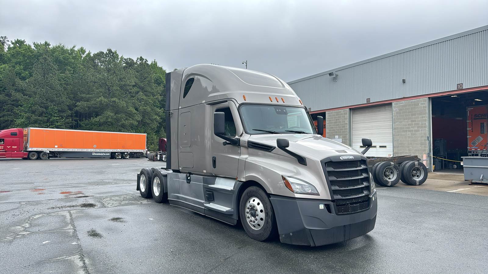 2022 Freightliner sleeper semi-truck