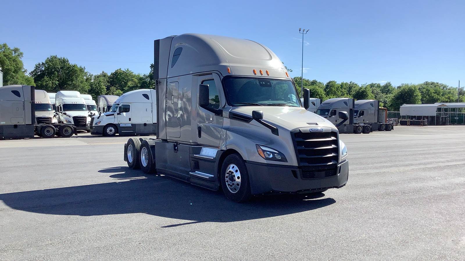 2022 Freightliner sleeper semi-truck