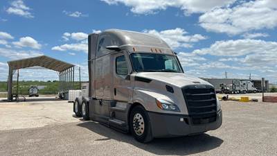 Freightliner Cascadia - 72" Raised Roof Double Bunk Sleeper, Detroit, Automatic, Optimized Idle
